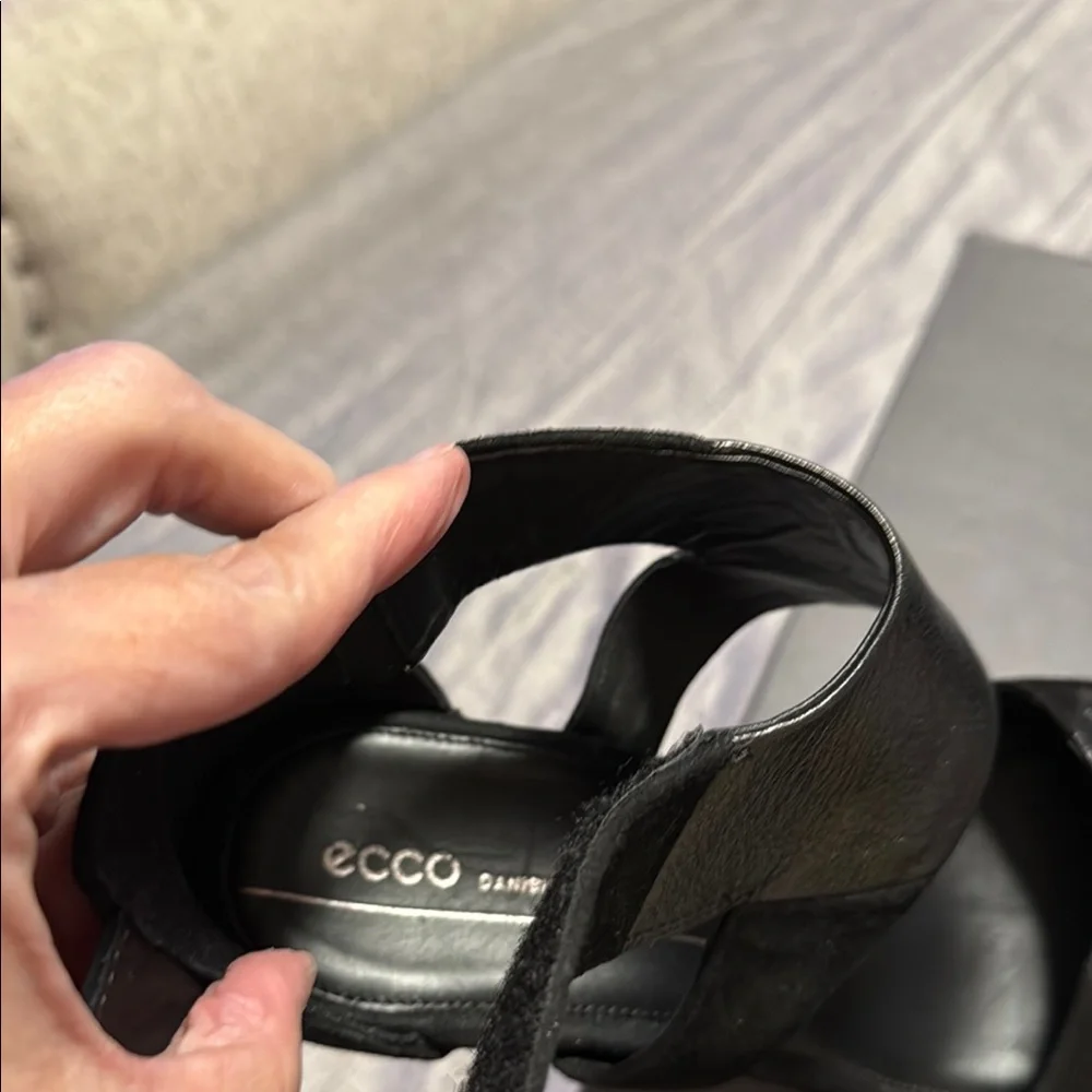 Ecco Black Sandals with Platform Sole and Ankle Strap Comfortable and Soft - Picture 2 of 9